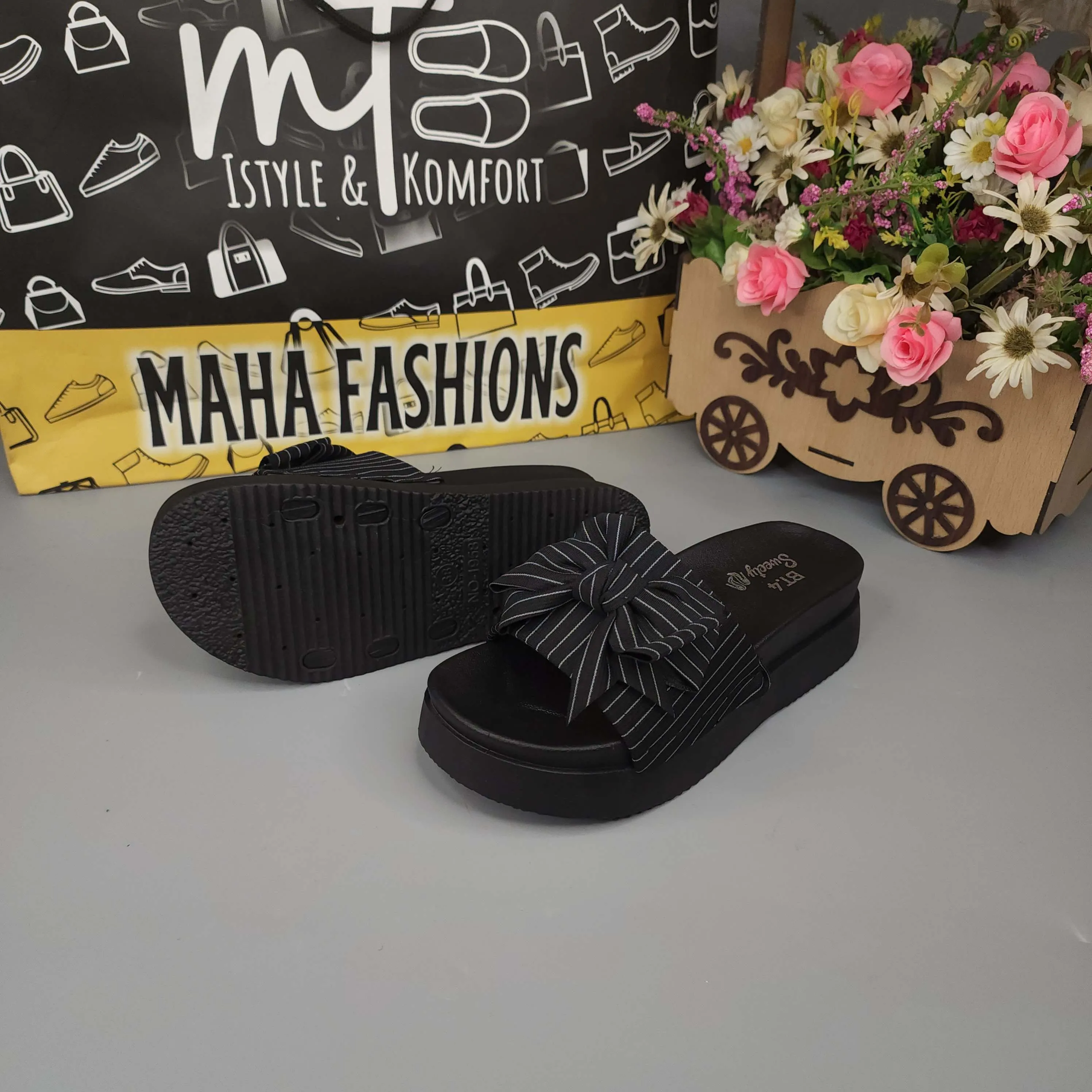 Black Bow Slides