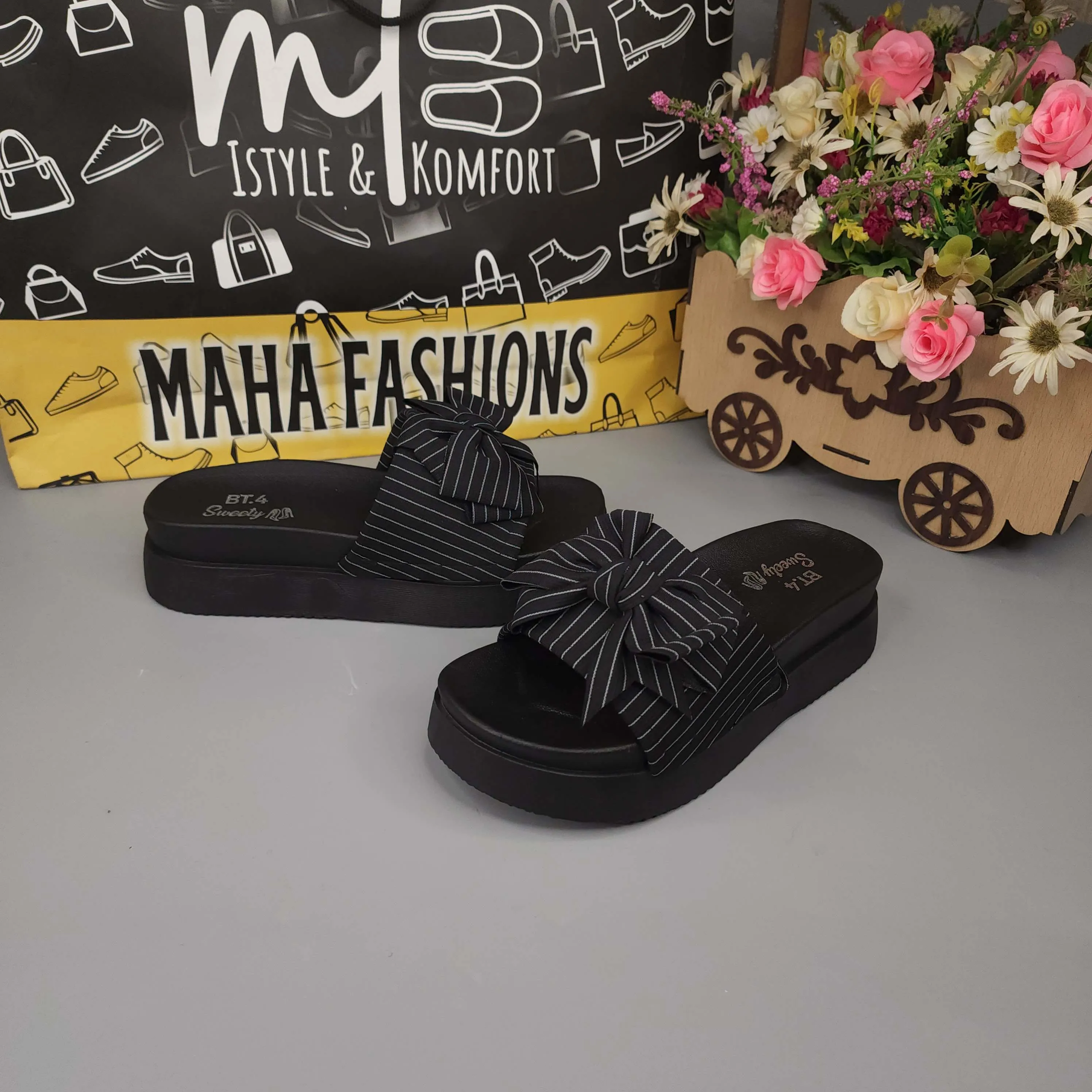 Black Bow Slides