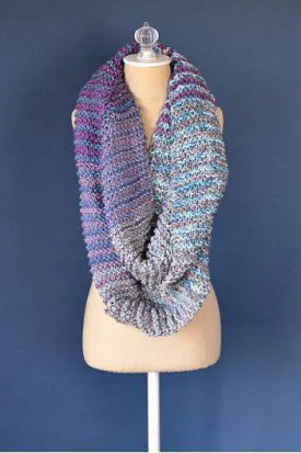 Squoosh Cowl by Universal Yarn Design Team  *Universal Yarn Pattern*