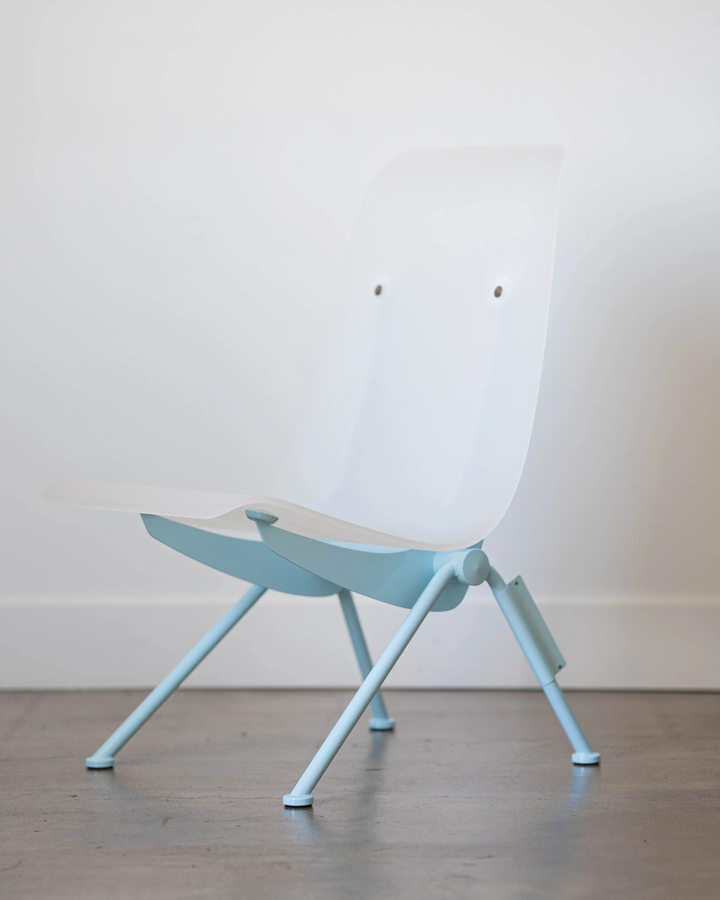 Vitra Antony Armchair (Baby blue)