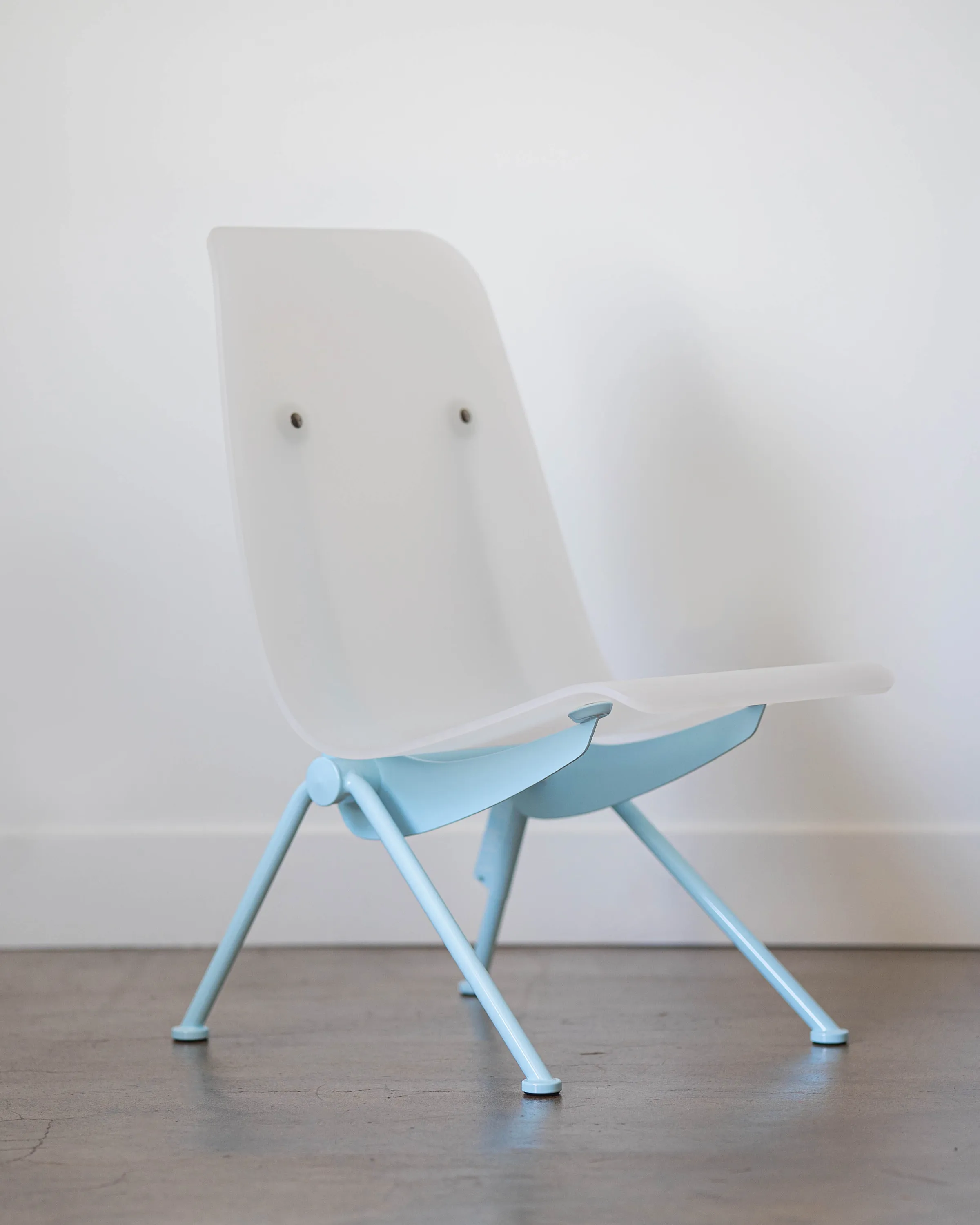 Vitra Antony Armchair (Baby blue)