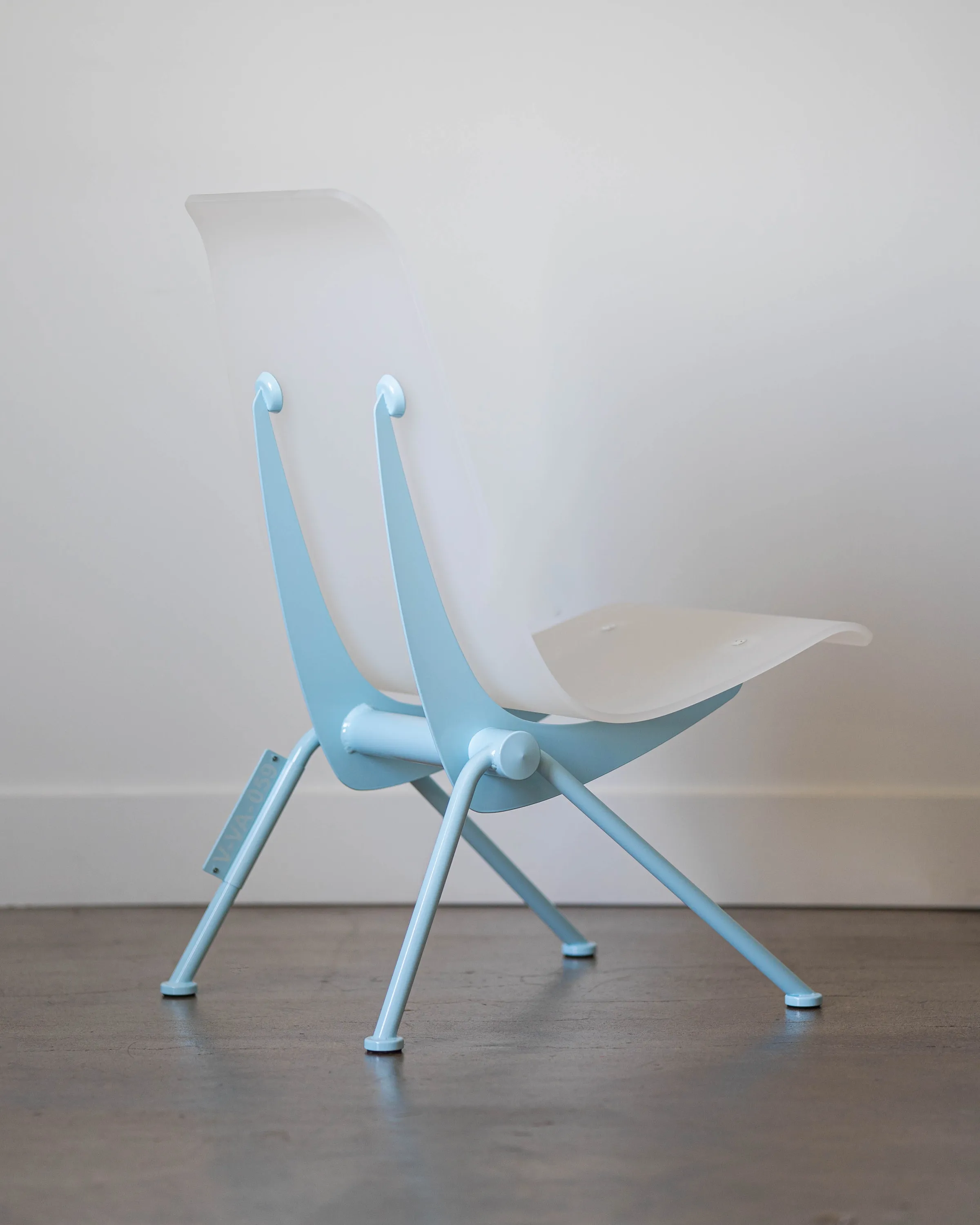 Vitra Antony Armchair (Baby blue)