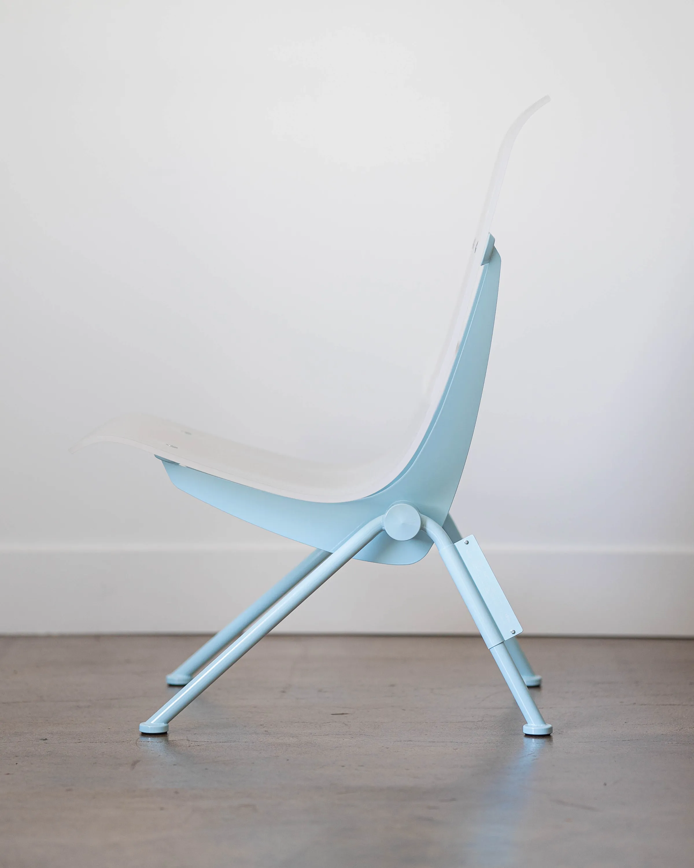 Vitra Antony Armchair (Baby blue)