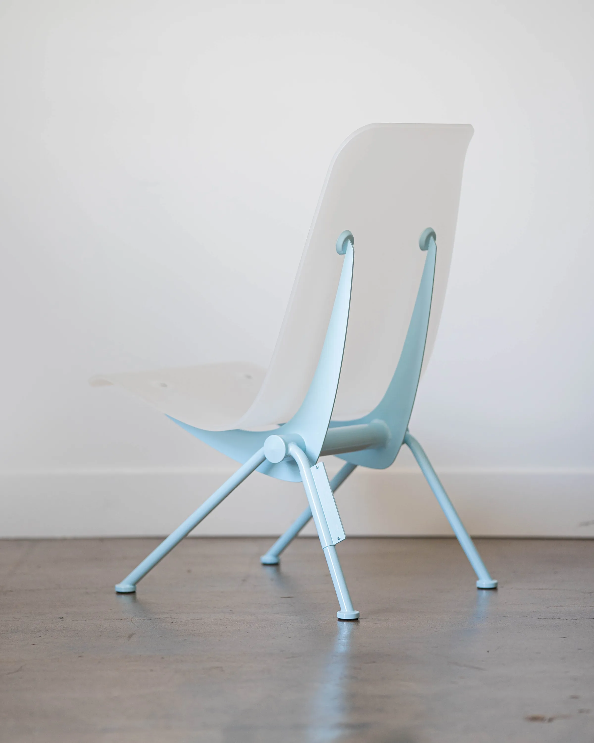 Vitra Antony Armchair (Baby blue)